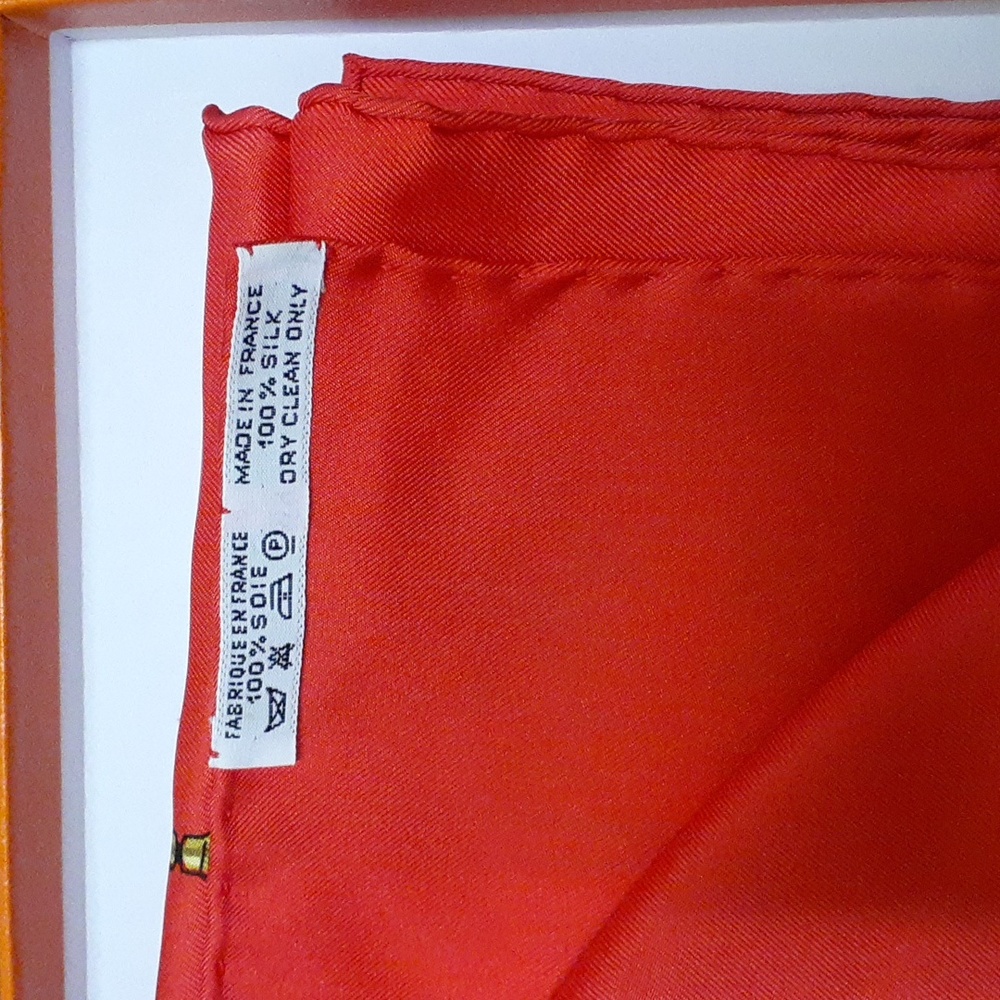 RARE Authentic Hermes Scarf - LES CAVALIERS D'OR - Carre 90 - Nice! With Box! - Picture 6 of 6